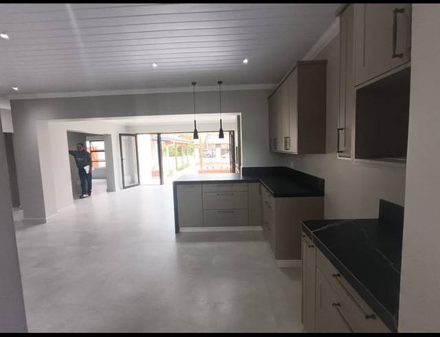 3 BEDROOM HOUSE FOR SALE IN HARTENBOS CENTRAL